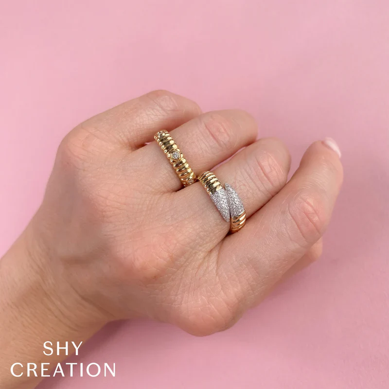 Ribbed Diamond Bezel Ring - Image 2
