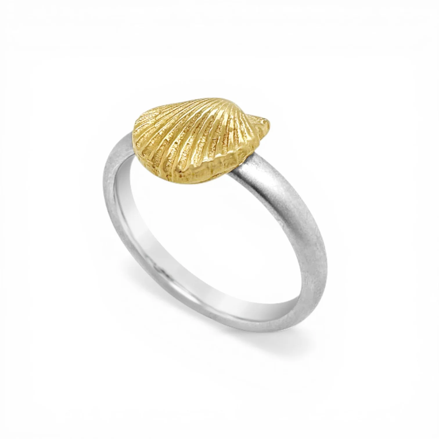 Single Satin Scallop Shell Ring - Image 2